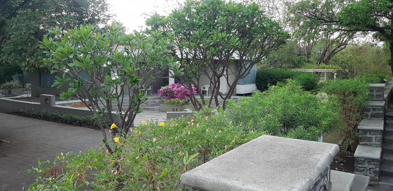 The Meadows Resort And Spa Aurangabad  Bagian luar foto