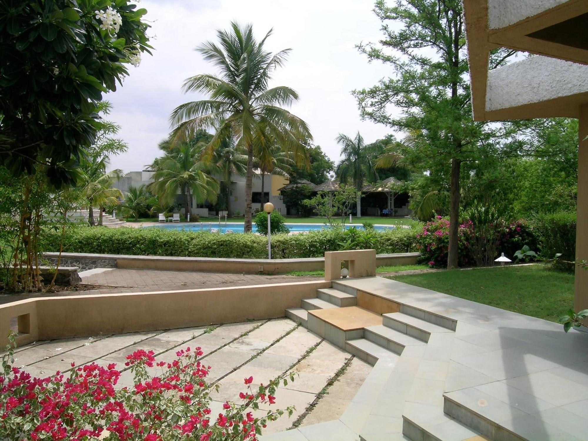 The Meadows Resort And Spa Aurangabad  Bagian luar foto