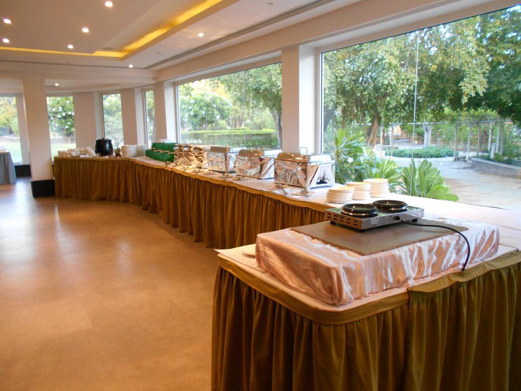 The Meadows Resort And Spa Aurangabad  Bagian luar foto
