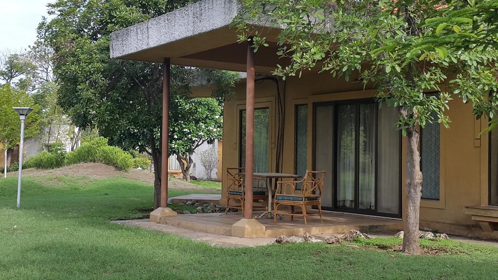 The Meadows Resort And Spa Aurangabad  Bagian luar foto