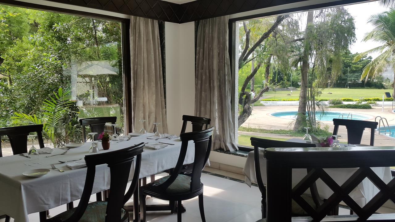 The Meadows Resort And Spa Aurangabad  Bagian luar foto