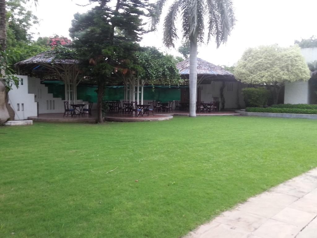 The Meadows Resort And Spa Aurangabad  Bagian luar foto