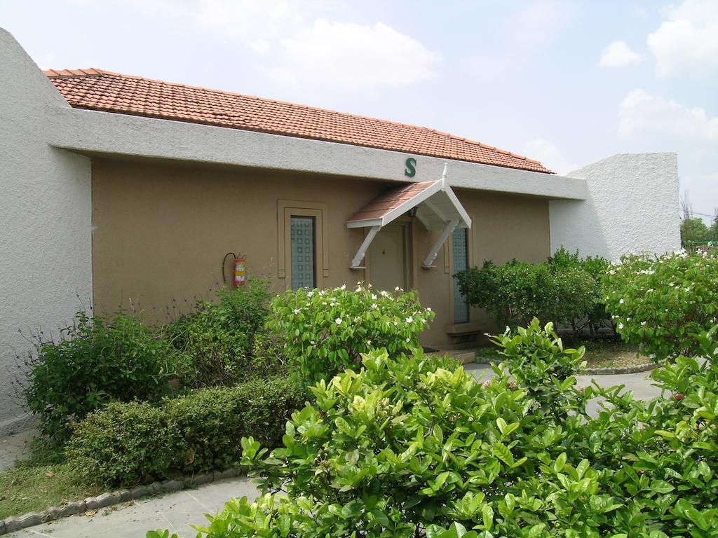 The Meadows Resort And Spa Aurangabad  Ruang foto