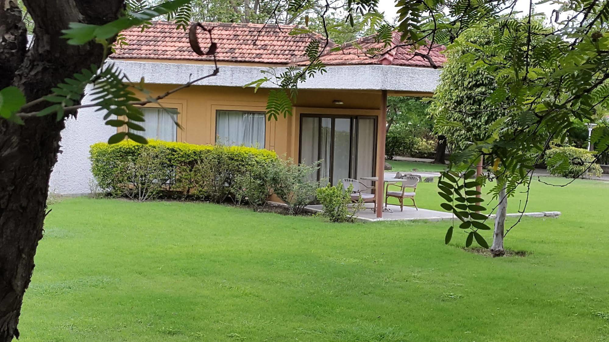 The Meadows Resort And Spa Aurangabad  Bagian luar foto