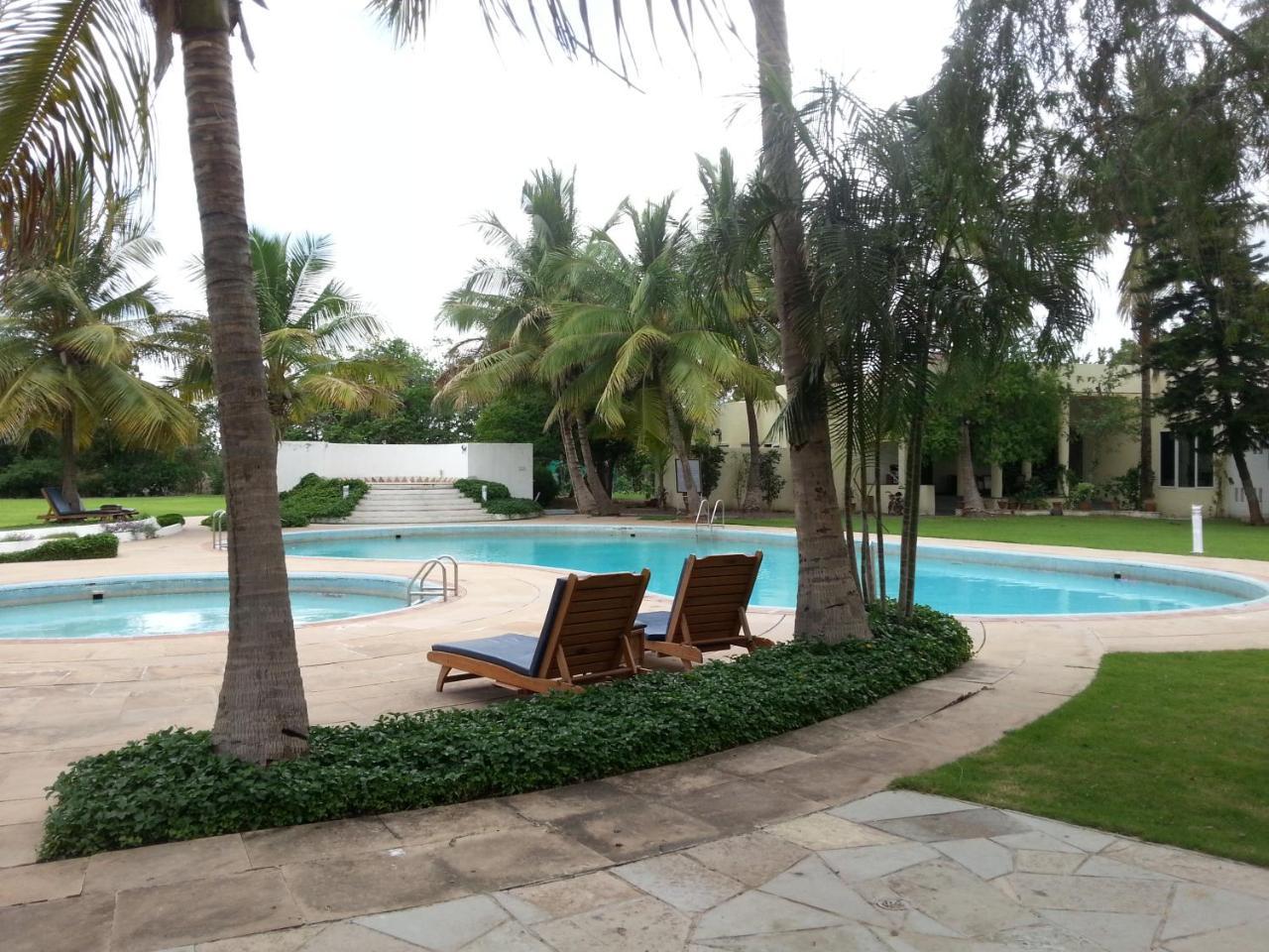 The Meadows Resort And Spa Aurangabad  Bagian luar foto